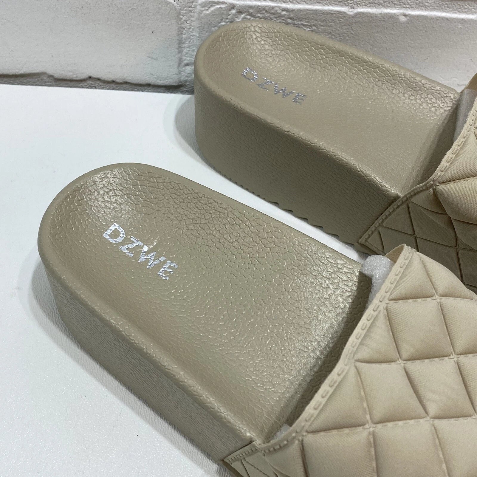 Women's Casual Fashionable Thick Bottom Diamond Checkered Beige Slide - Size 8