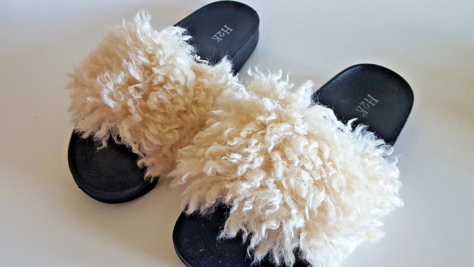 H2K Paula Beige FUZZY Fur Fashion Slides Flip Flops Sandals Slides Cozy Warm