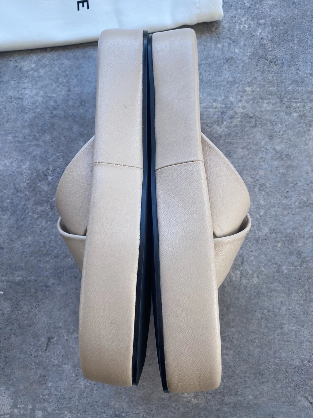 Frame  Le Laurel Oatmeal Leather Platform Slide Sandal Size 38.5 / US 8.5 $398