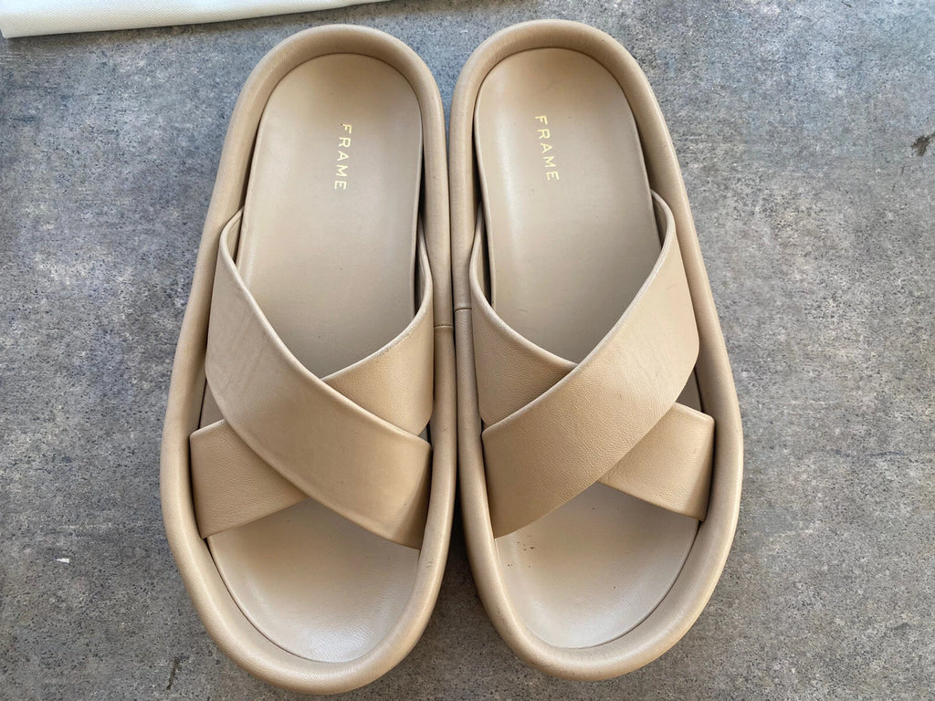 Frame  Le Laurel Oatmeal Leather Platform Slide Sandal Size 38.5 / US 8.5 $398