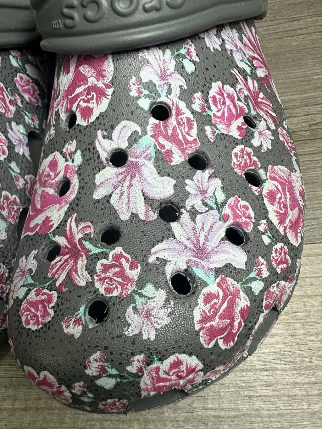 Crocs Womens Floral Design Slides Shoes Size 10 Pre-Owned (Rare) Great Condition