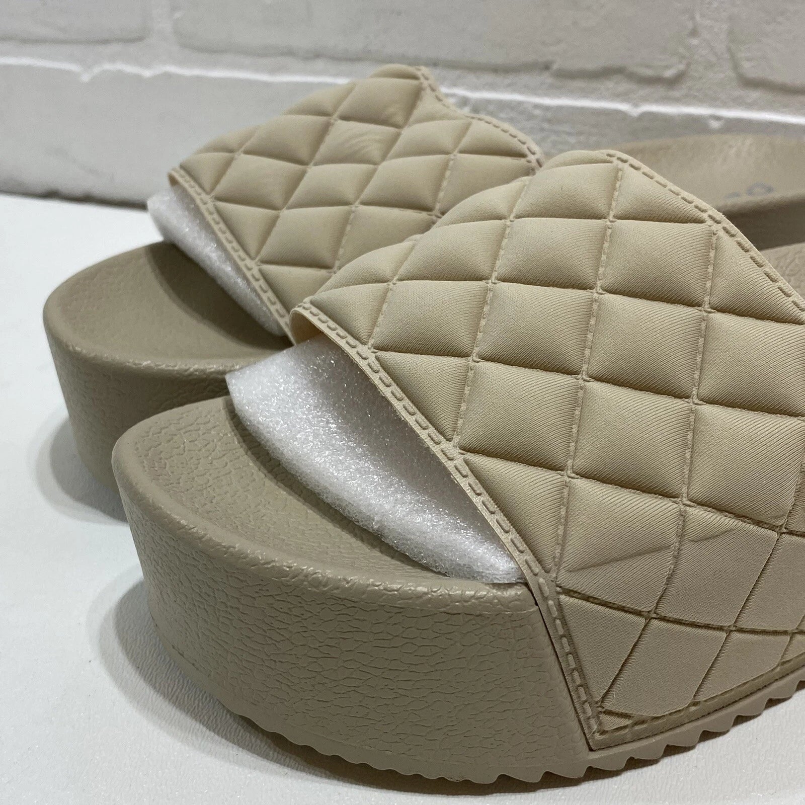 Women's Casual Fashionable Thick Bottom Diamond Checkered Beige Slide - Size 8