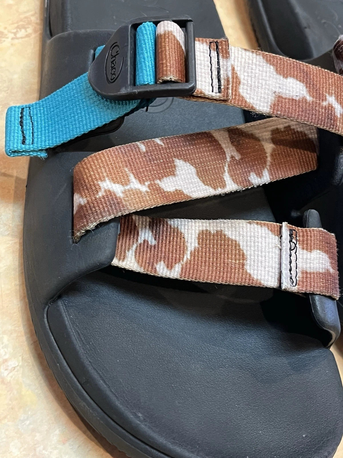 Chaco Women’s Sz 9 Giraffe Animal Print Adjustable Sandals Chillos Flats Comfort