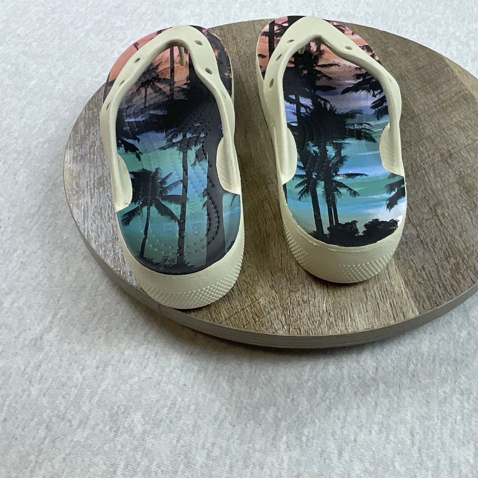 Crocs Platform Flip Flops Sandals Women’s 6 Retro Resort Classic Style Trendy