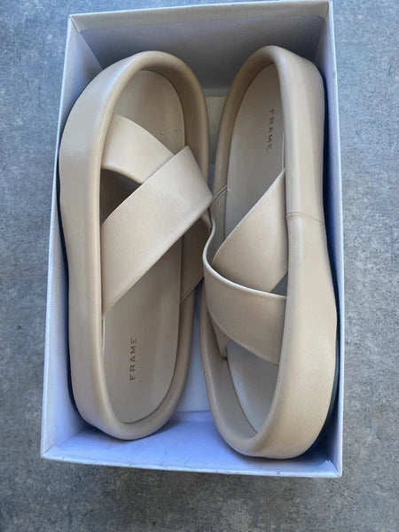 Frame  Le Laurel Oatmeal Leather Platform Slide Sandal Size 38.5 / US 8.5 $398