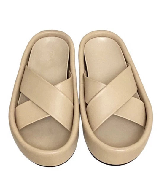 Frame  Le Laurel Oatmeal Leather Platform Slide Sandal Size 38.5 / US 8.5 $398