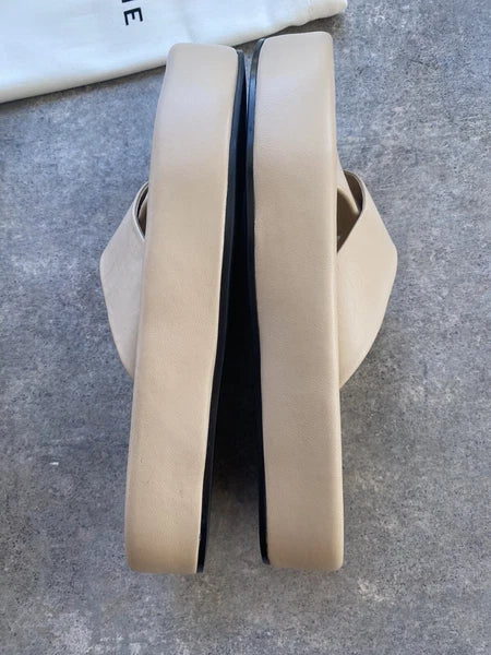 Frame  Le Laurel Oatmeal Leather Platform Slide Sandal Size 38.5 / US 8.5 $398