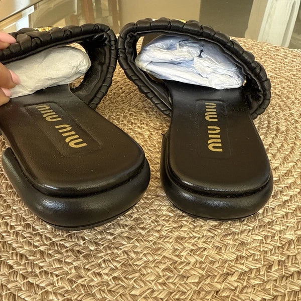Women’s Flats Flip Flop Style Leather Miumiu Gold Logo Size 8.5-9