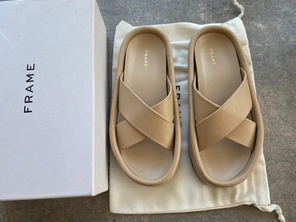 Frame  Le Laurel Oatmeal Leather Platform Slide Sandal Size 38.5 / US 8.5 $398
