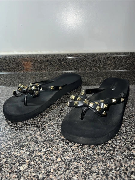 Fashion Nova Woman’s Sandals . Size 9.