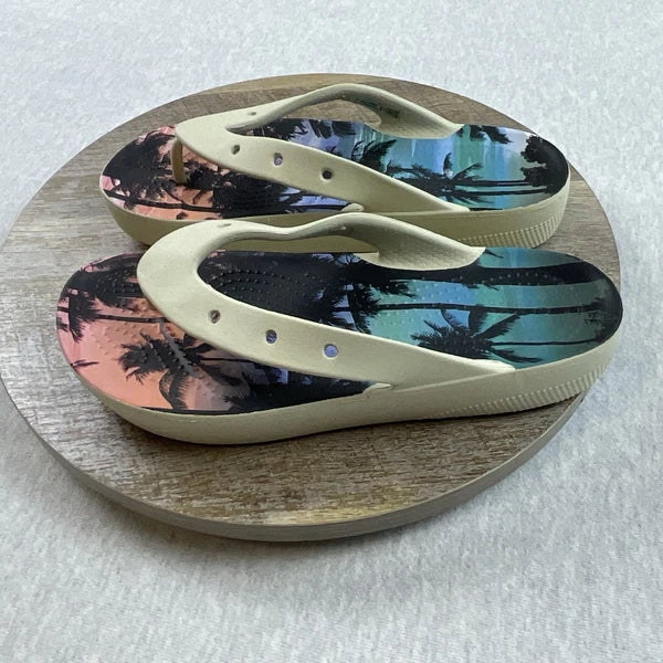 Crocs Platform Flip Flops Sandals Women’s 6 Retro Resort Classic Style Trendy